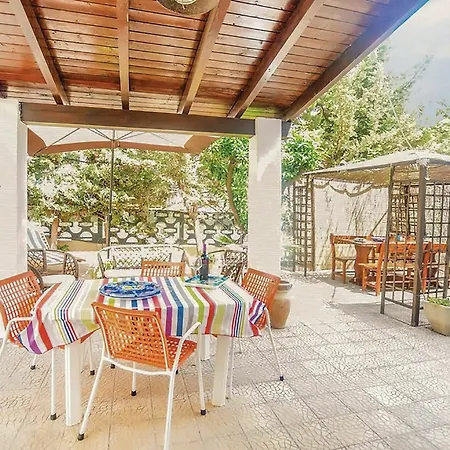 With 2 Bedrooms In San Giorgio, With Enclosed Garden And Wif Apartment *