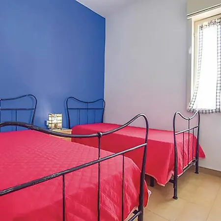 With 2 Bedrooms In San Giorgio, With Enclosed Garden And Wif *